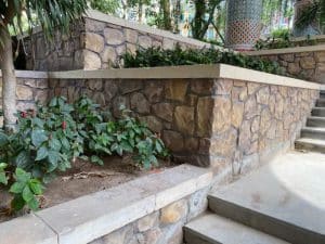 Stone retaining walls Gold Coast come in all shapes and sizes of stone walls.